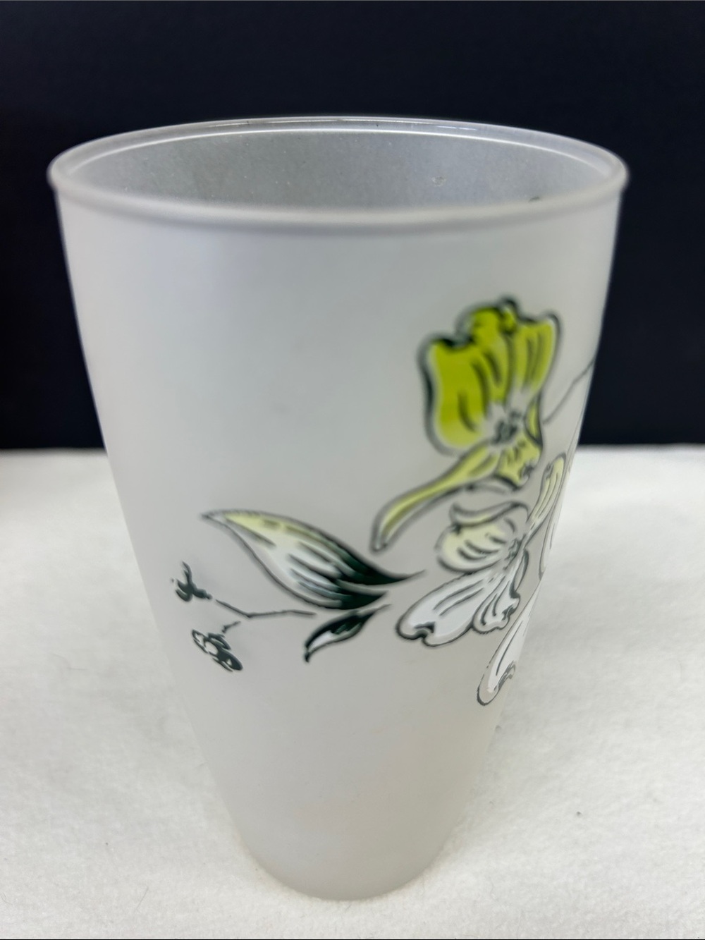 Vintage set of 4 frosted glass “Dogwood Design” 5..5” tumblers by Anchor Hocking - Picture 10 of 16